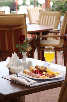 G George Aparthotel 4*